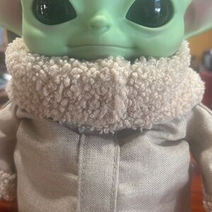 Adorable yoda Star Wars toy
Super clean